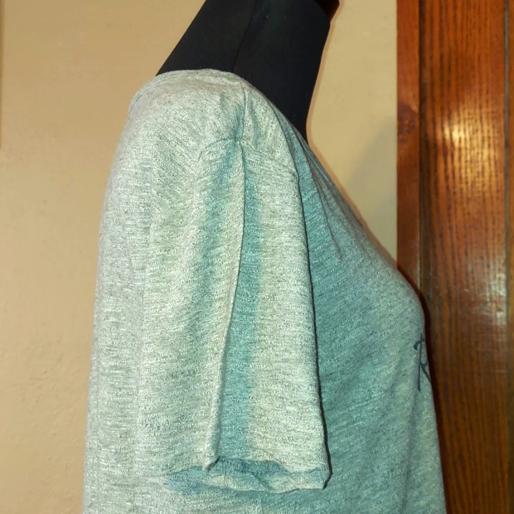 Banana Republic "Rain Rain Go Away" Scoop Neck Verrigated Gray Tee M - Picture 5 of 7